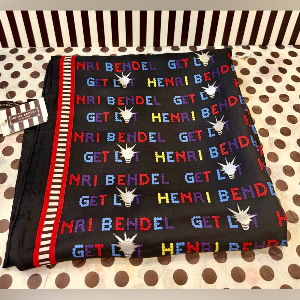NWT HENRI BENDEL 100% SILK SCARF
Lit Up Print Firework Multi Color Square 35"